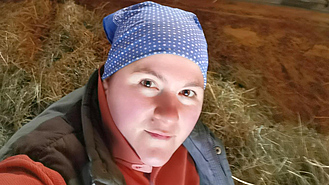 Landwirtin im Stall